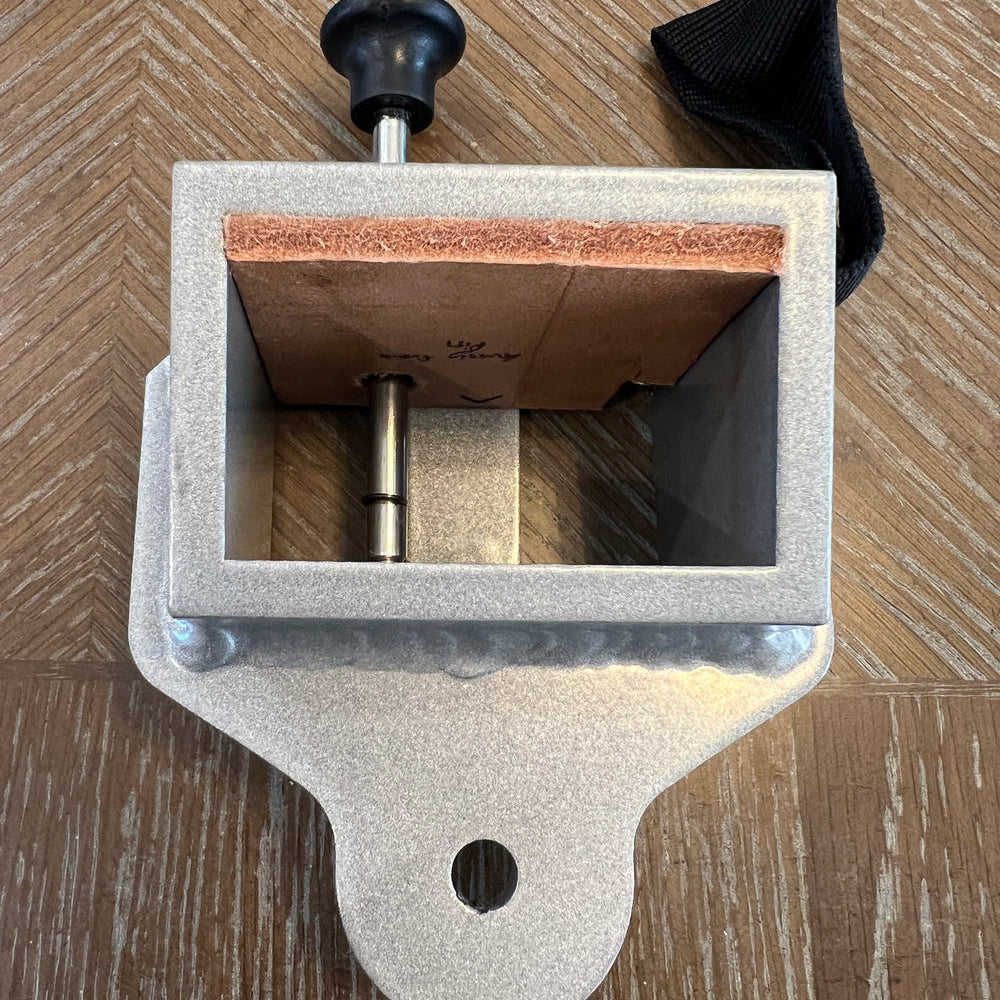 MOTO CINCH FOOT PEG PROTECTOR